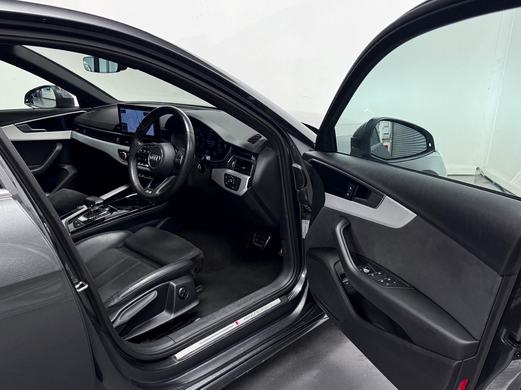 Audi A4 view 17
