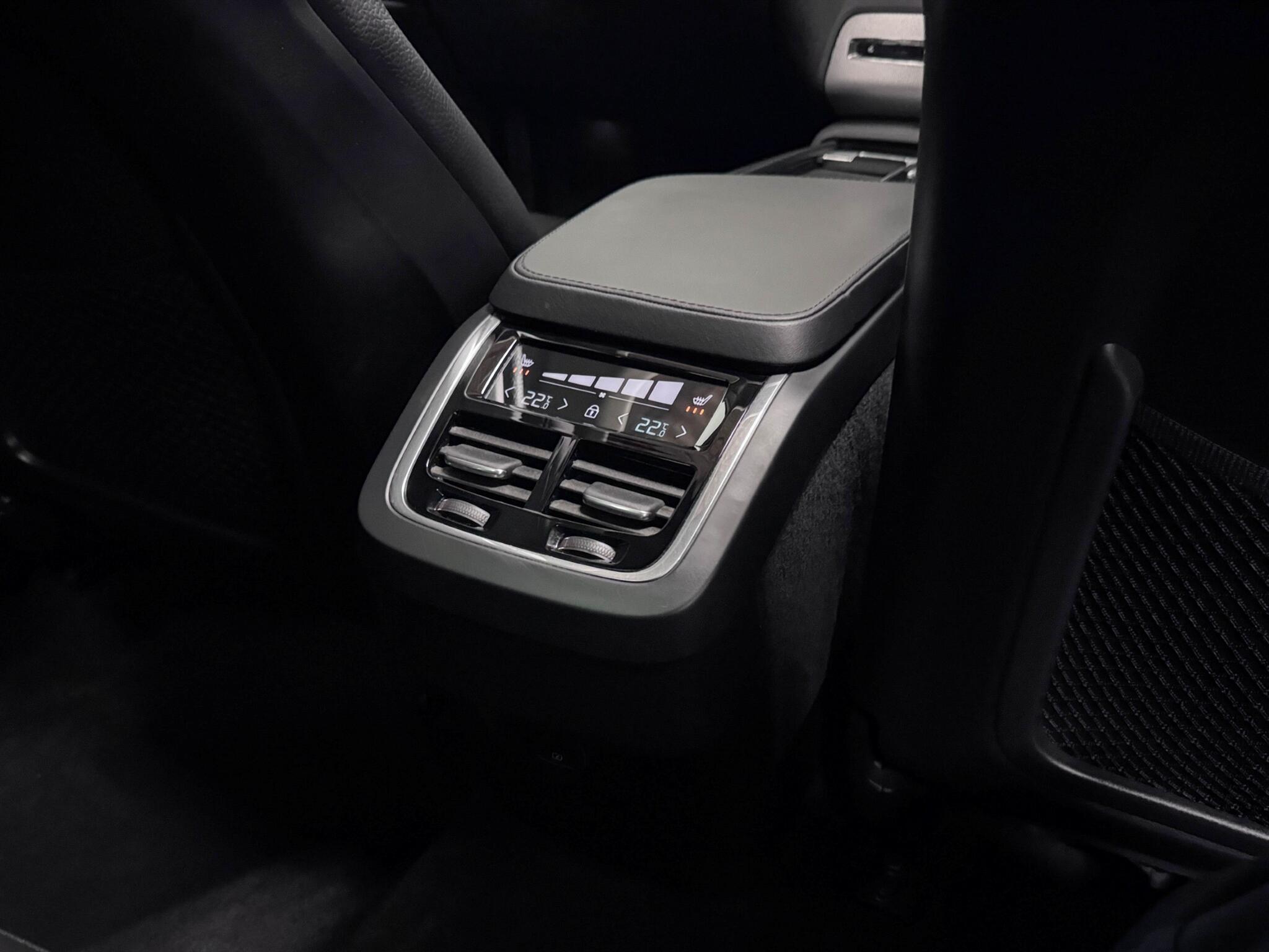 Volvo XC90 view 16