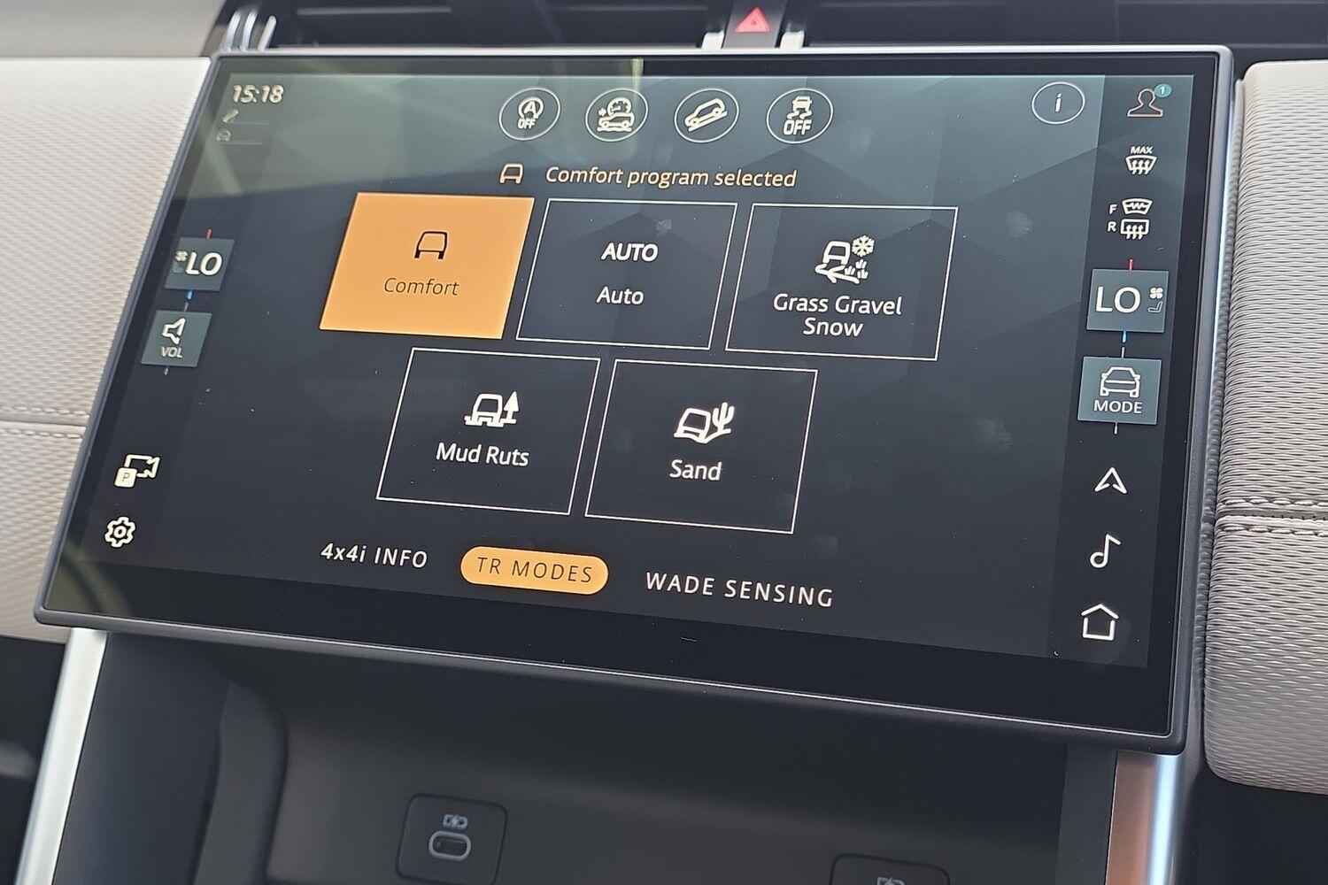 Land Rover Discovery Sport view 42