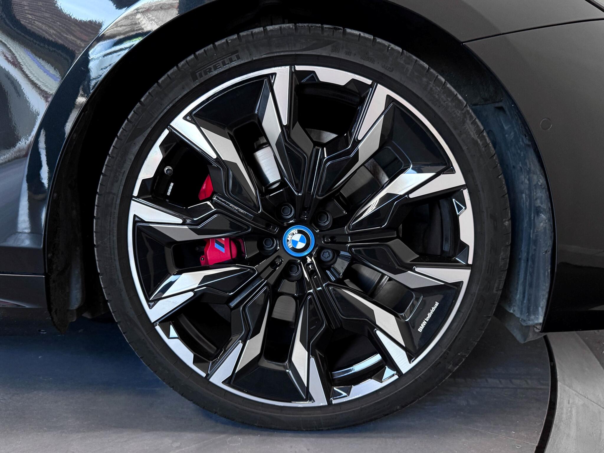 BMW 5 Series view 71