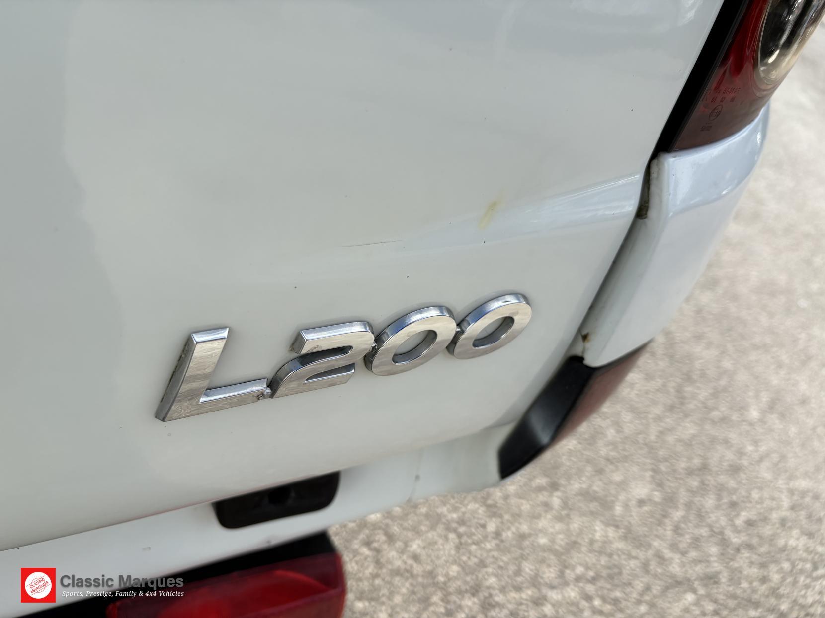 Mitsubishi L200 view 13