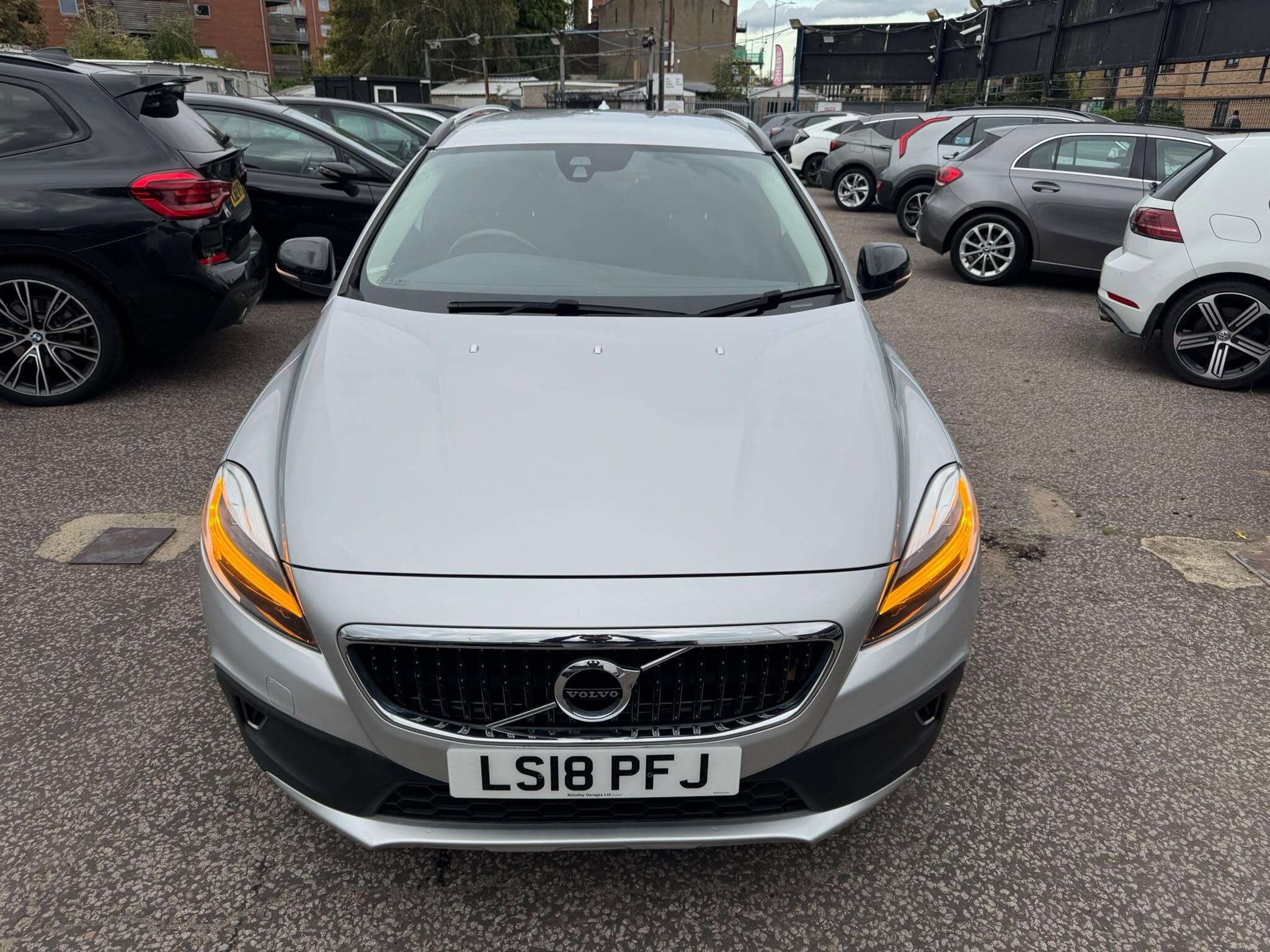 Volvo V40 Cross Country view 5