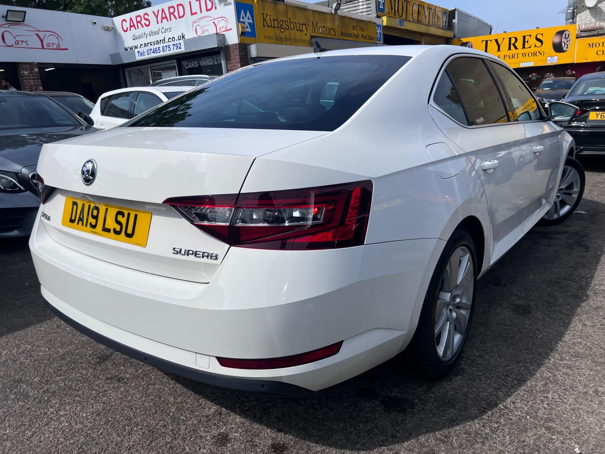 Skoda Superb view 11