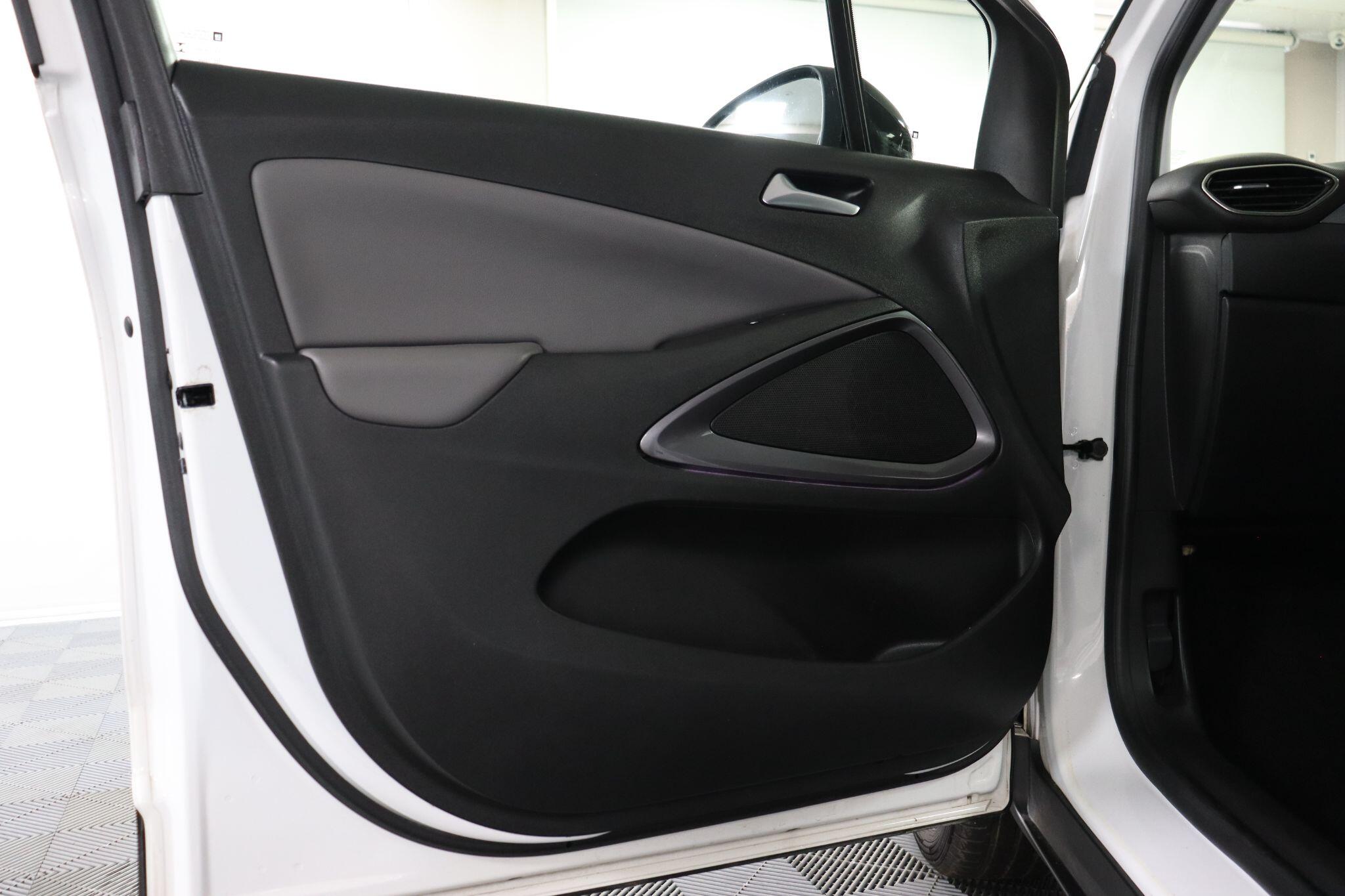 Vauxhall Crossland X view 43