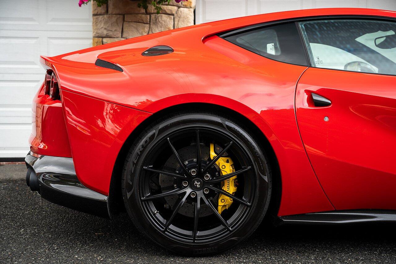 Ferrari 812 view 7