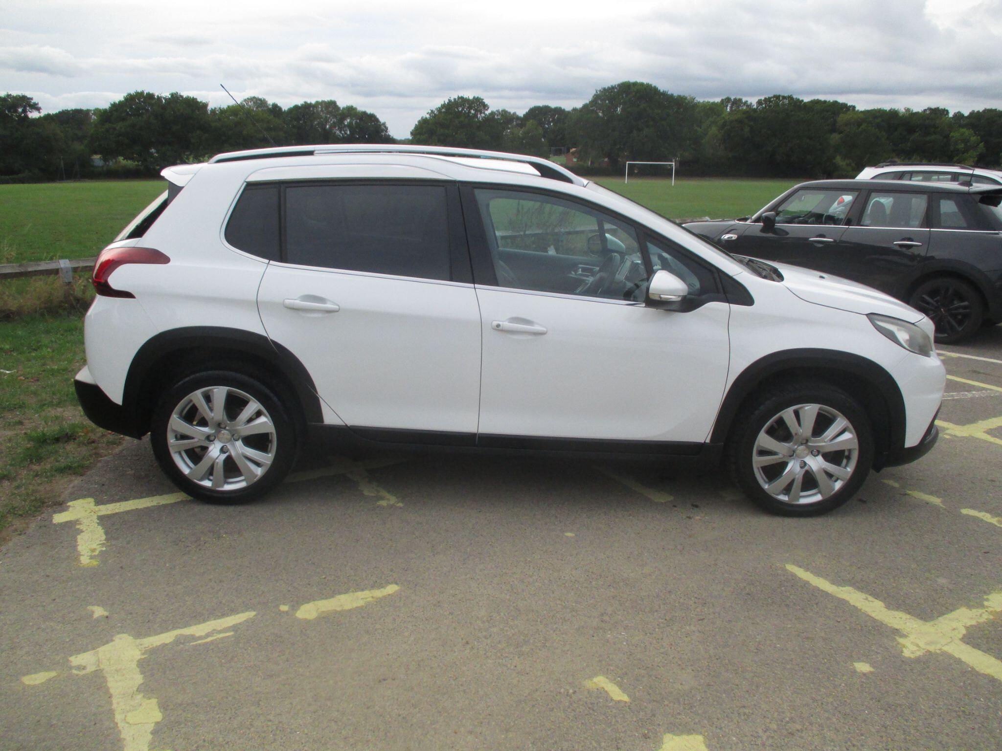 Peugeot 2008 view 10