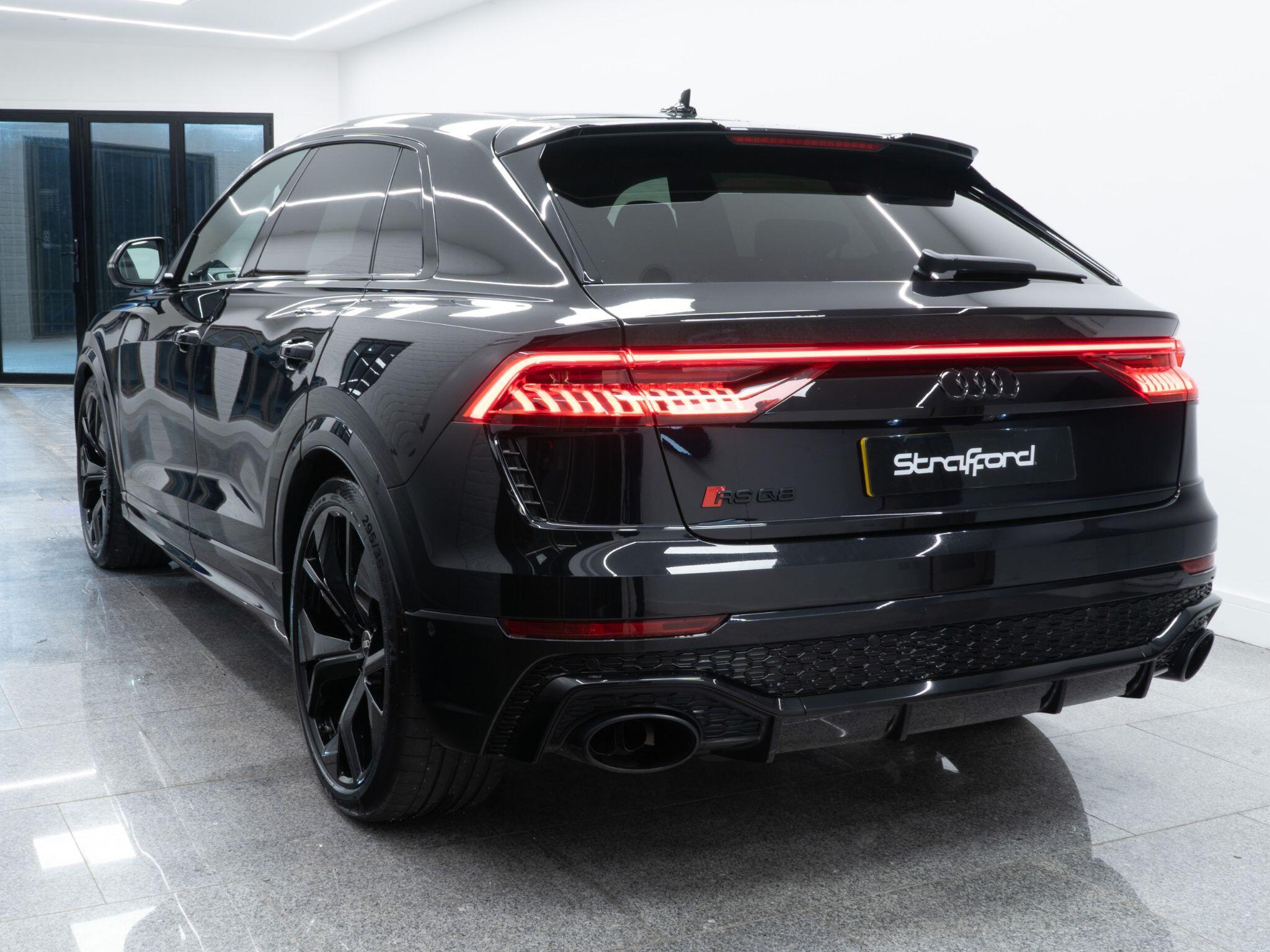 Audi RS Q8 view 4