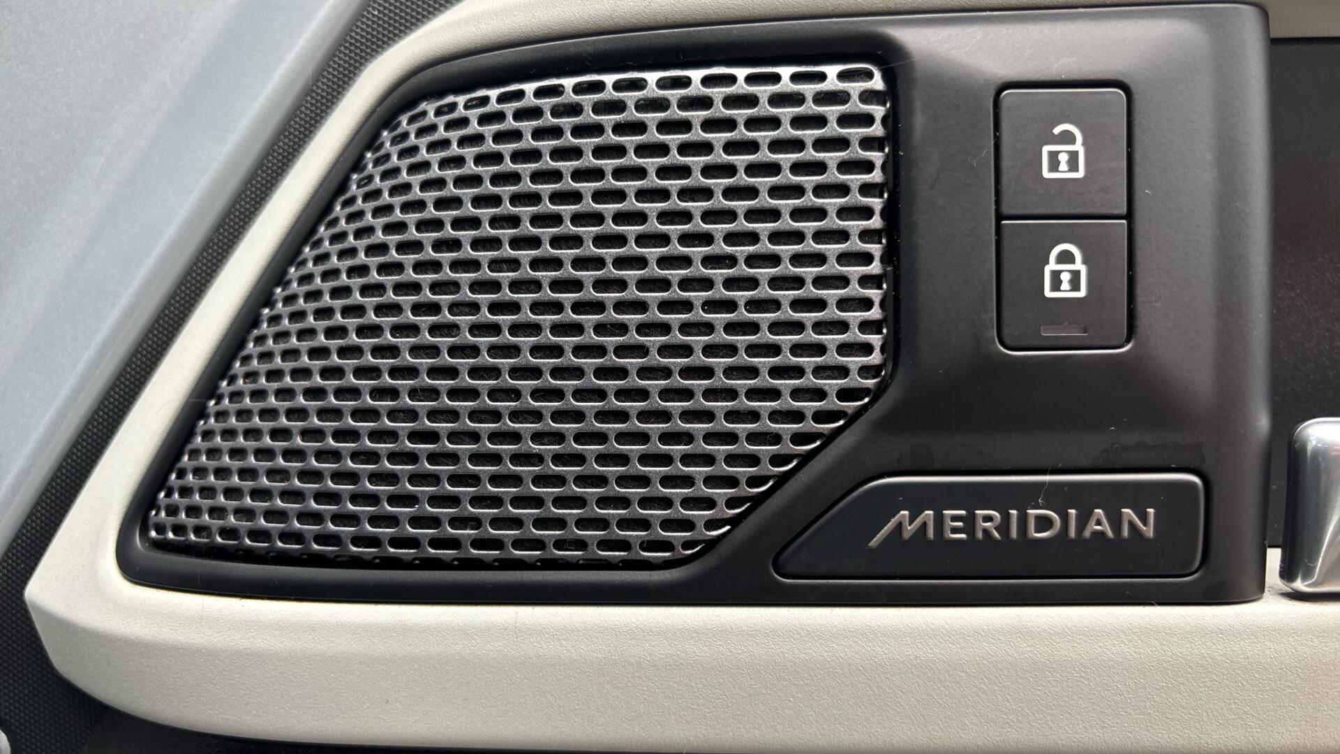 Land Rover Defender view 40