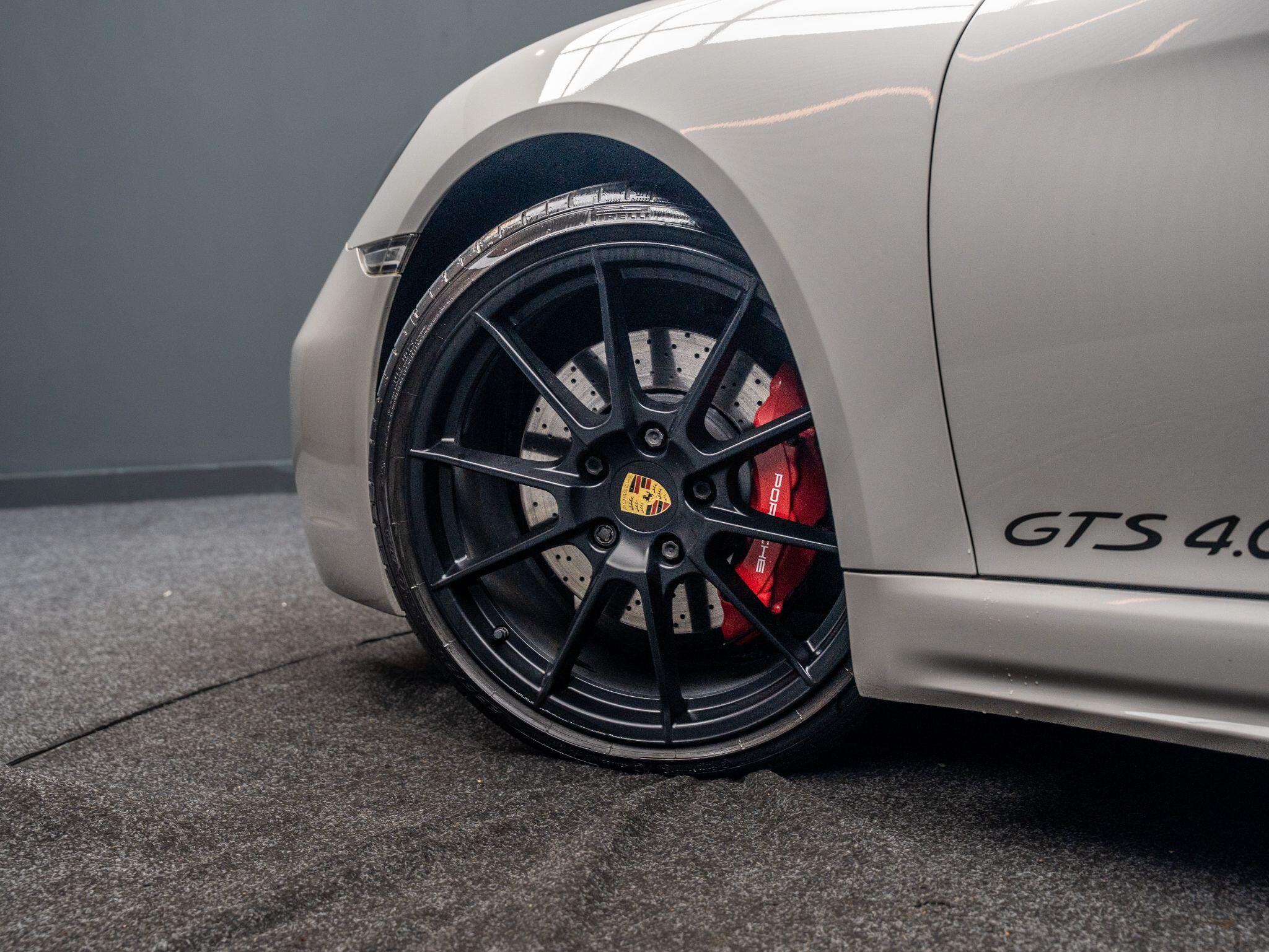 Porsche Cayman view 13