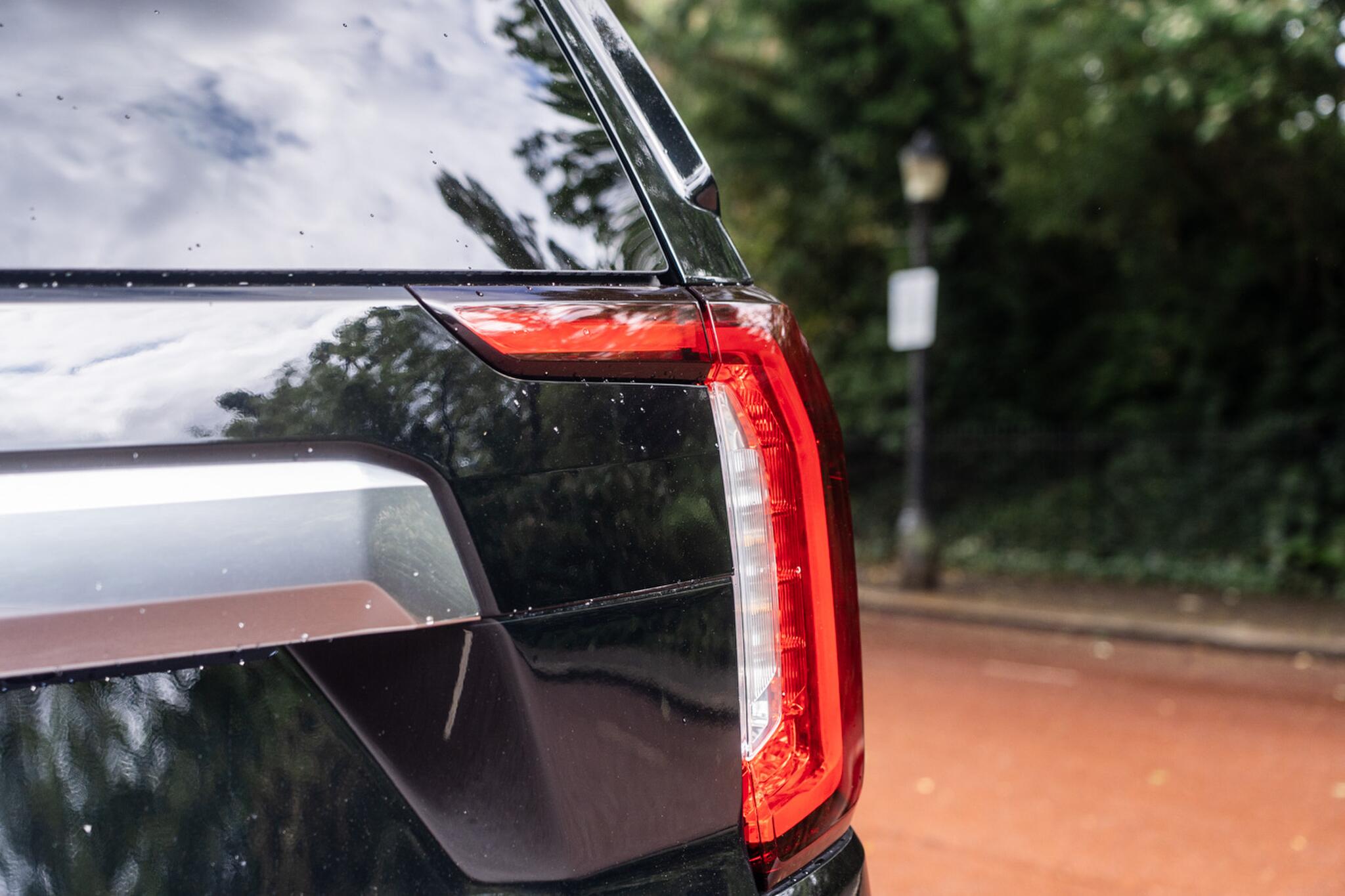 GMC Yukon view 21