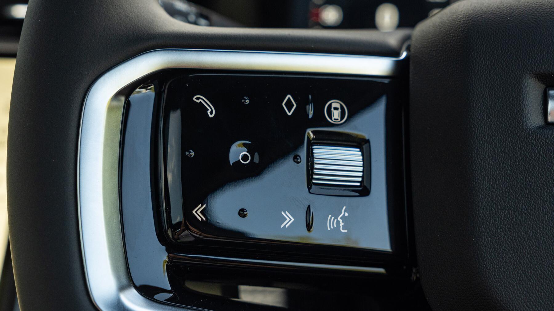 Land Rover Discovery Sport view 23