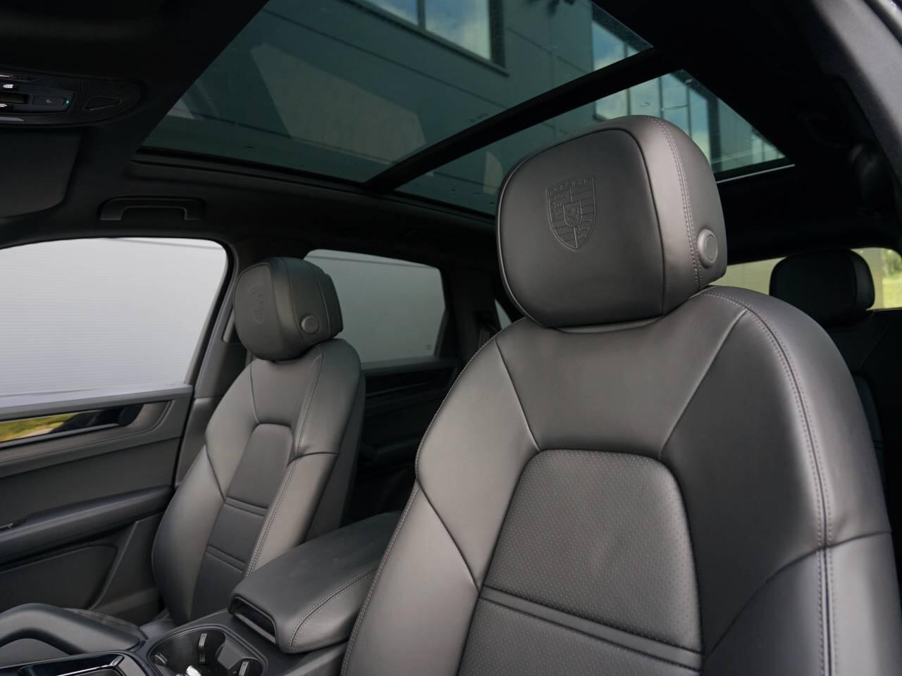 Porsche Cayenne view 11