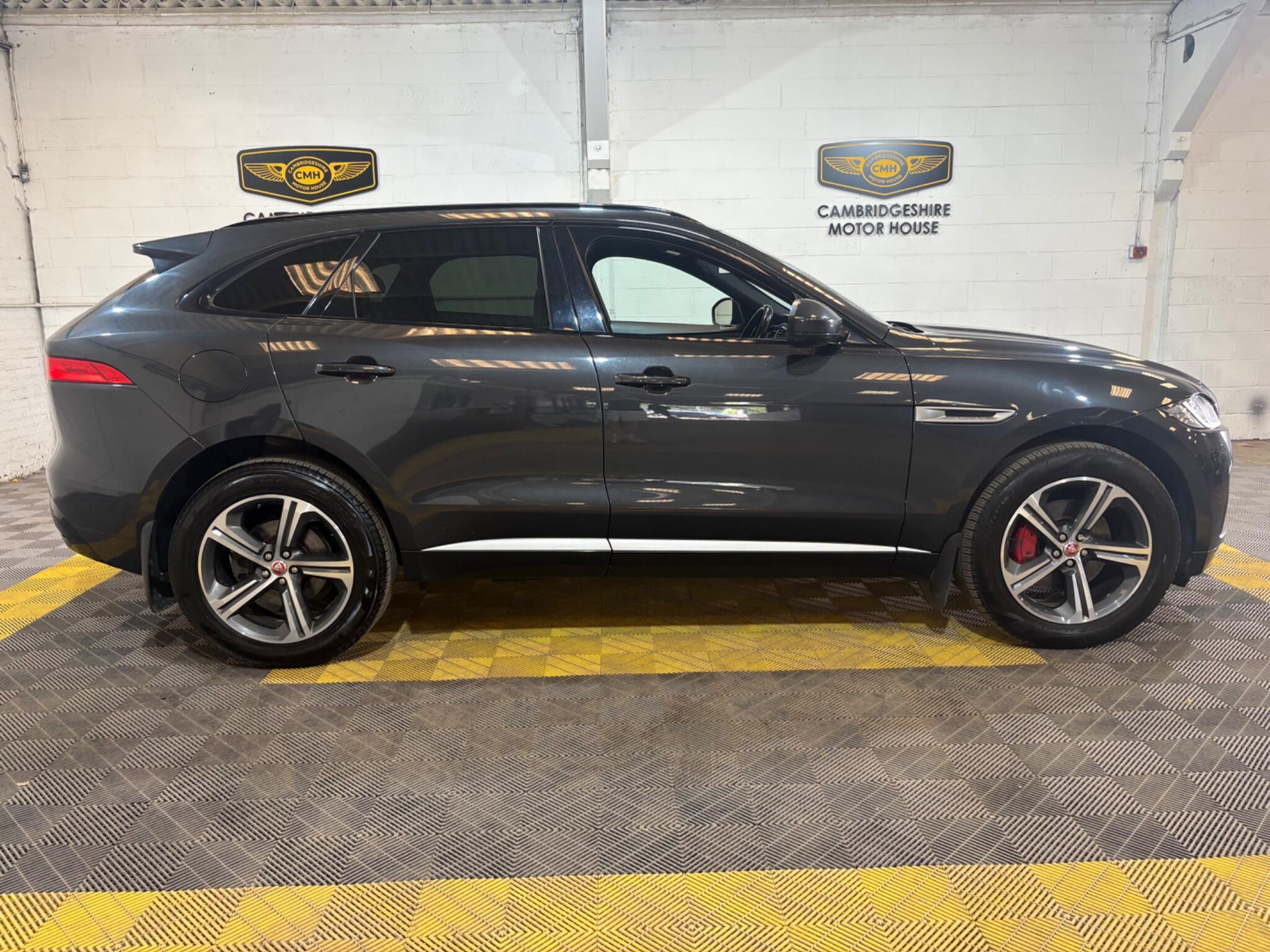 Jaguar F-Pace view 13