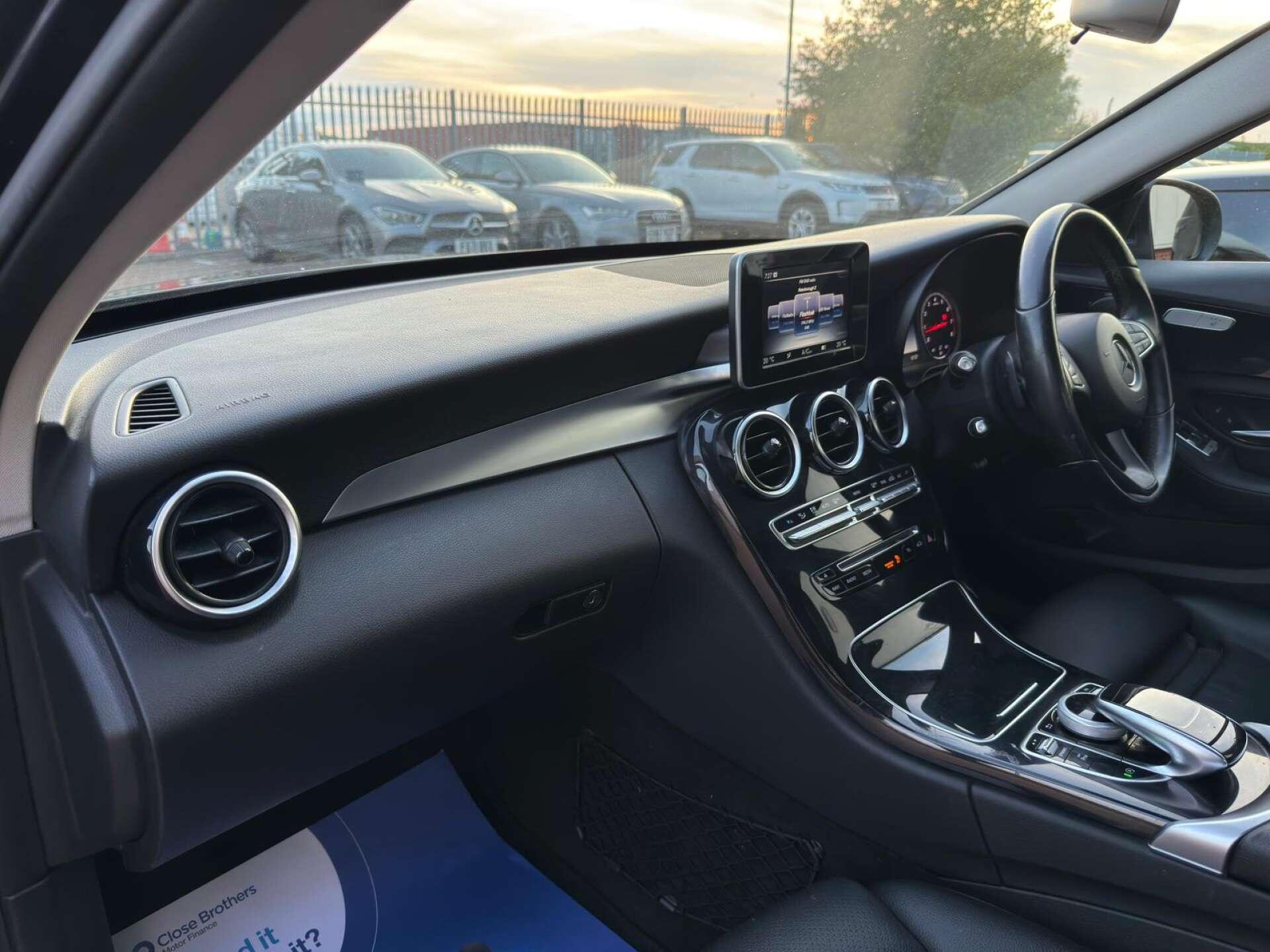 Mercedes-Benz C Class view 43