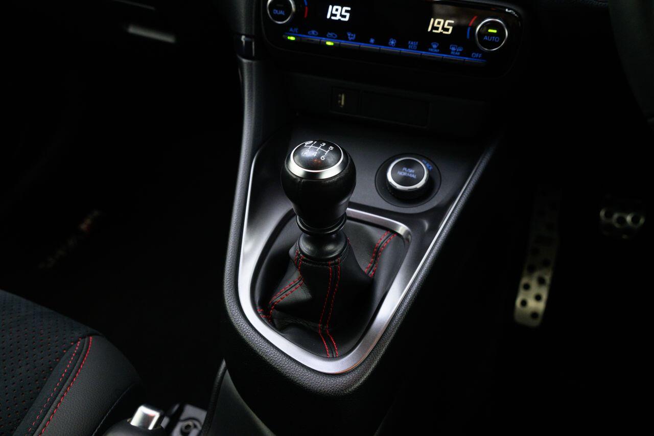 Toyota Yaris view 34