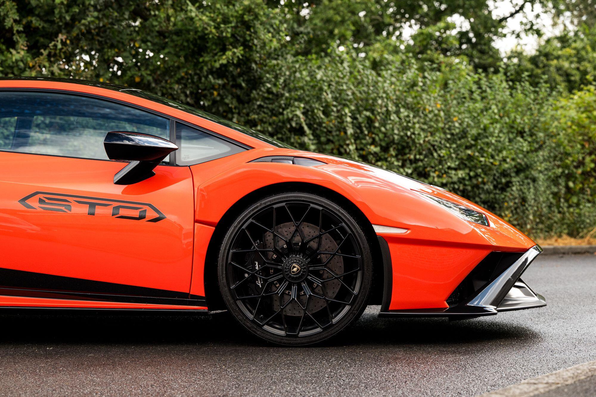 Lamborghini Huracan view 31