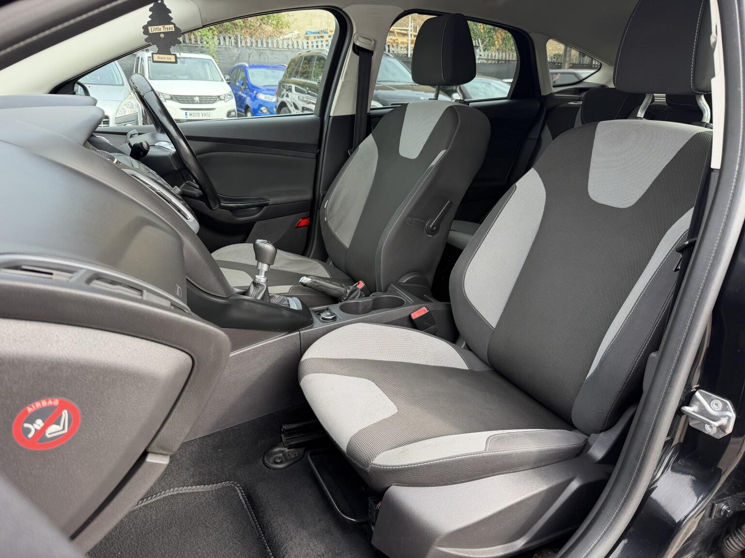 Ford Focus view 15