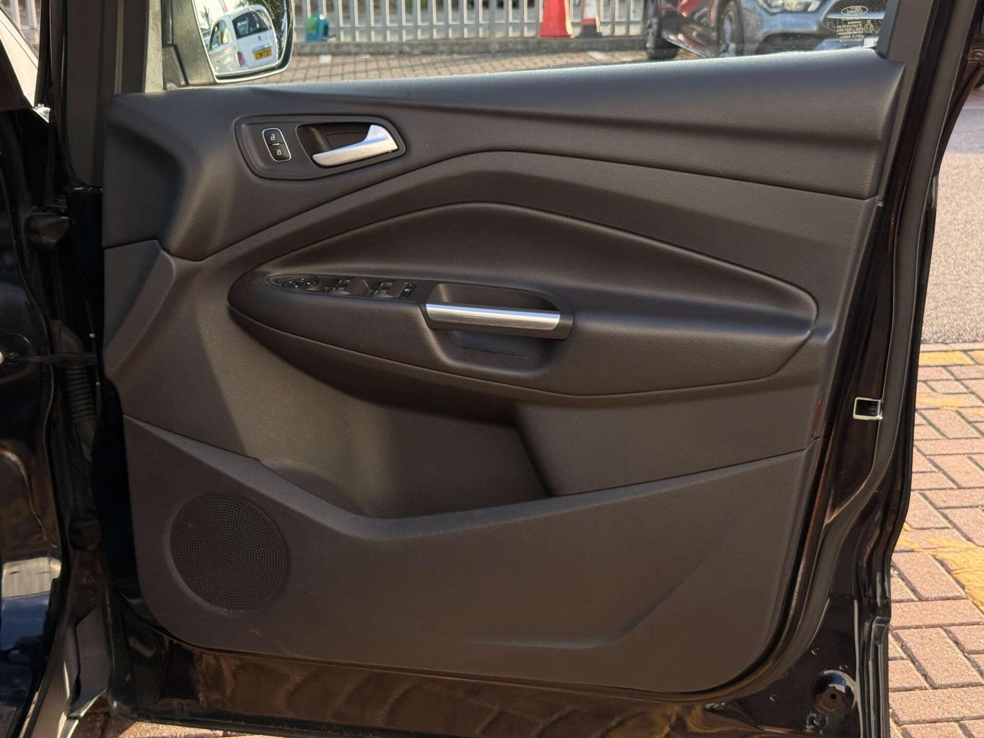 Ford Kuga view 36