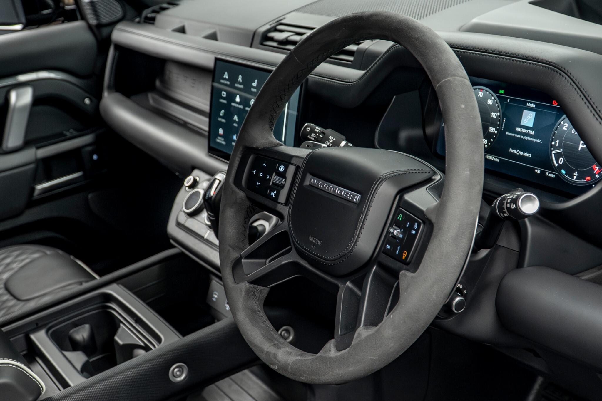 Land Rover Defender view 28