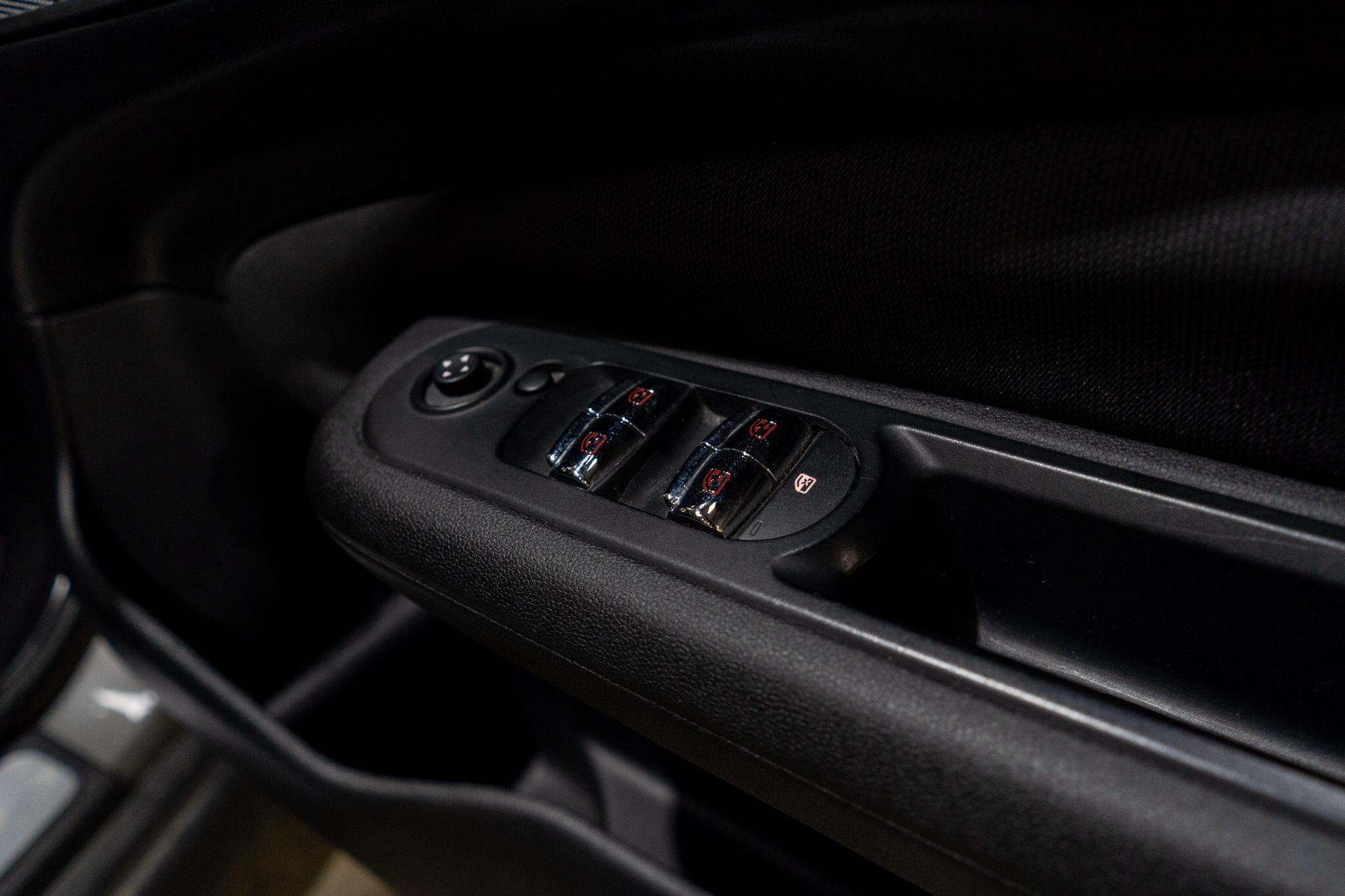 Mini Clubman view 18
