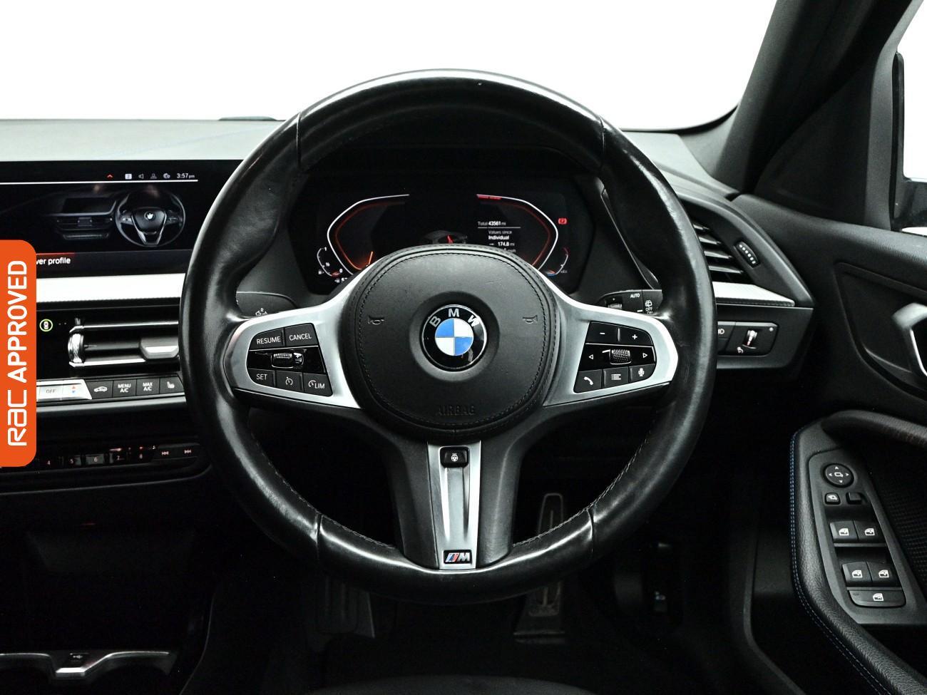 BMW 1 Series view 9