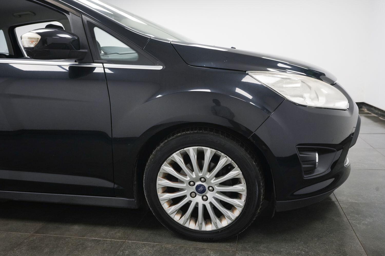 Ford C-Max view 4