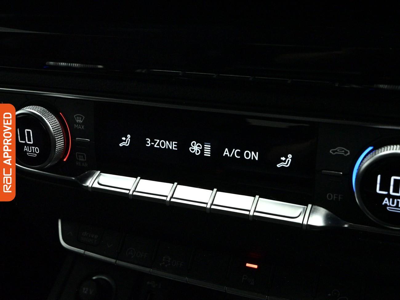 Audi Q5 view 16