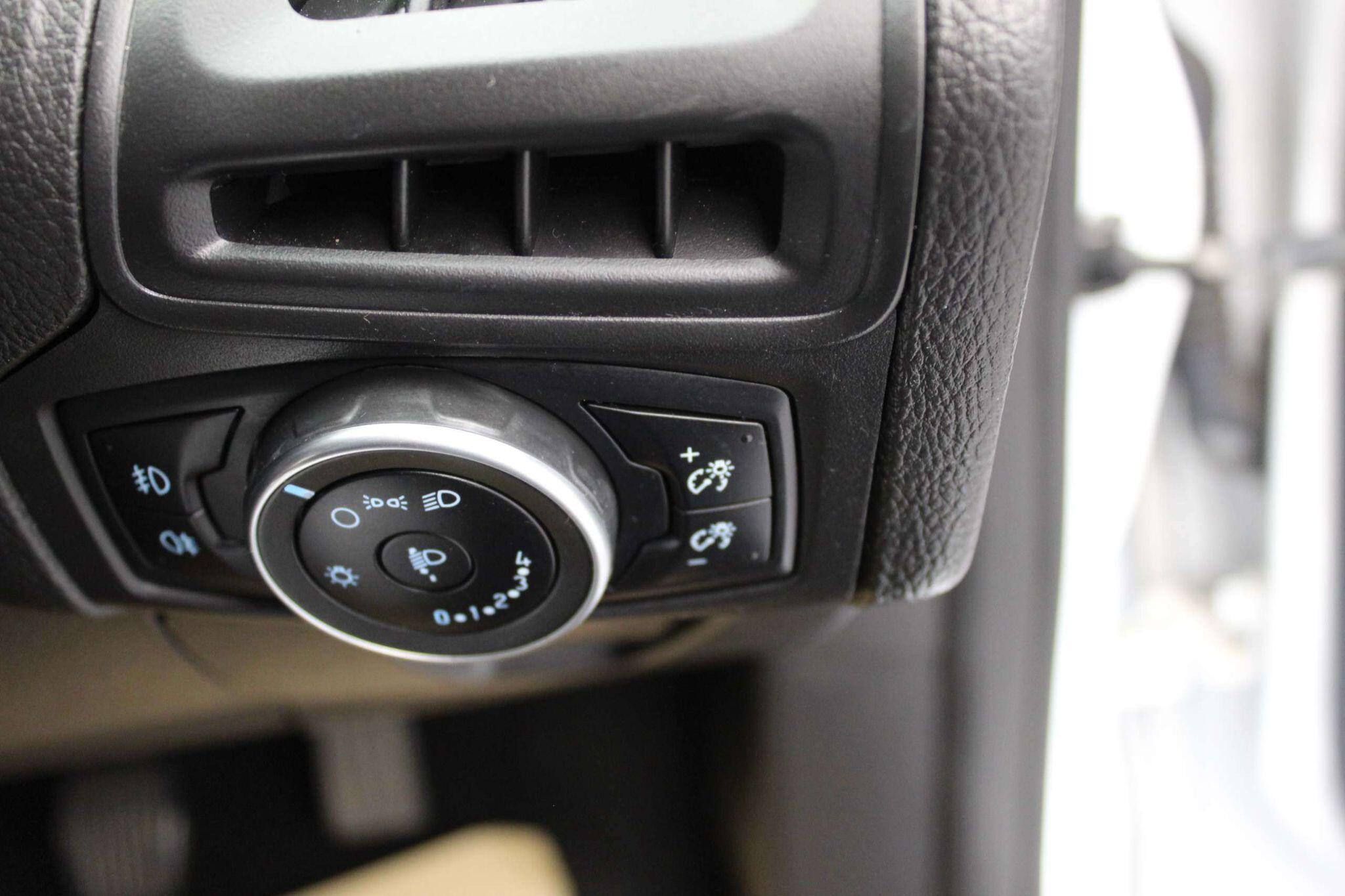Ford Focus view 20