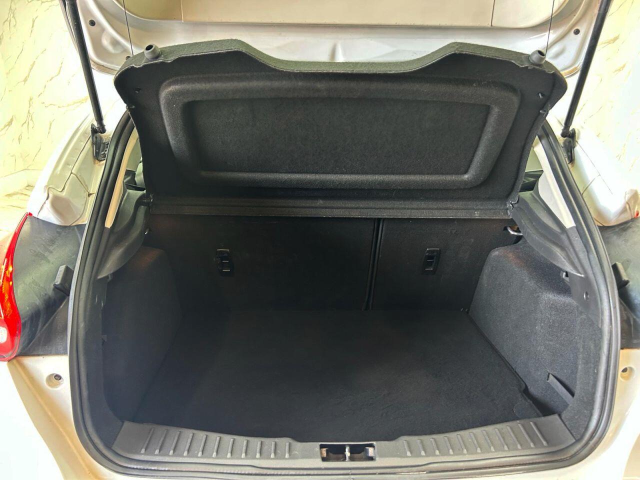 Ford Focus view 20