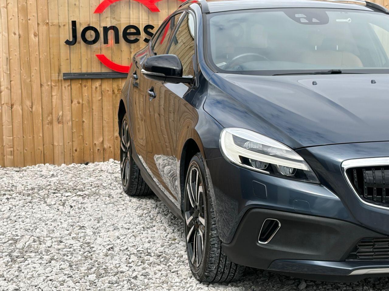 Volvo V40 Cross Country view 6