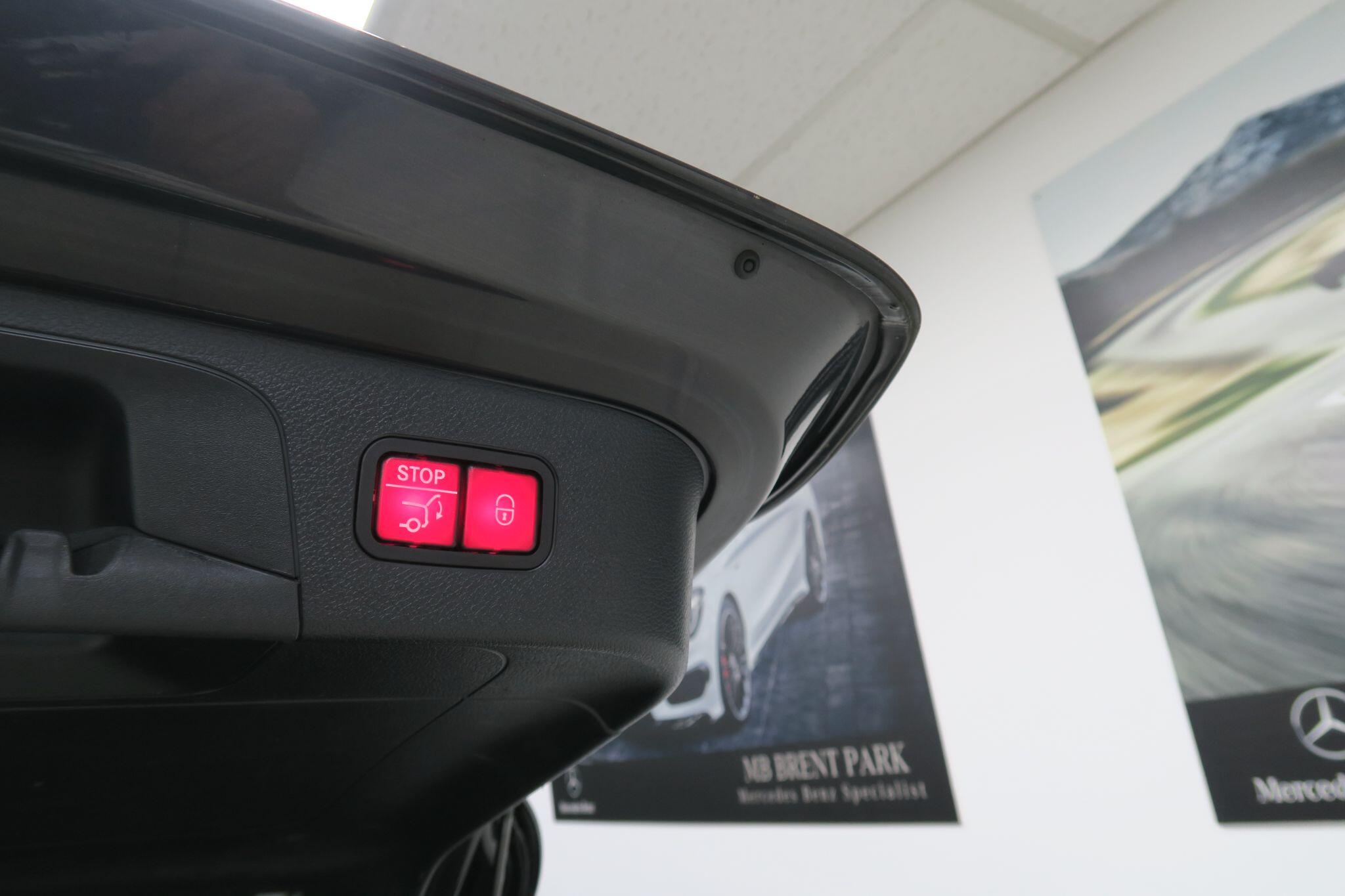 Mercedes-Benz EQC view 18