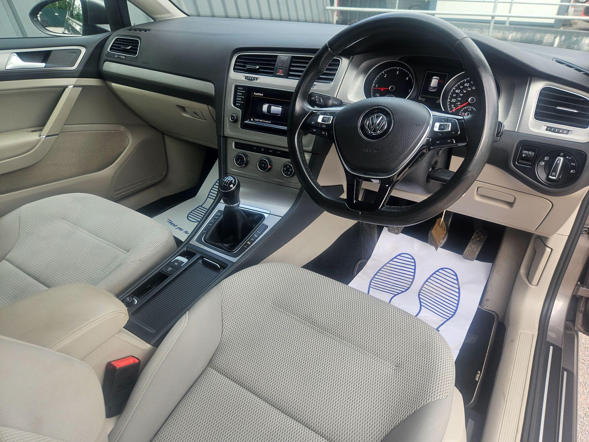 2015 Volkswagen Golf image 19