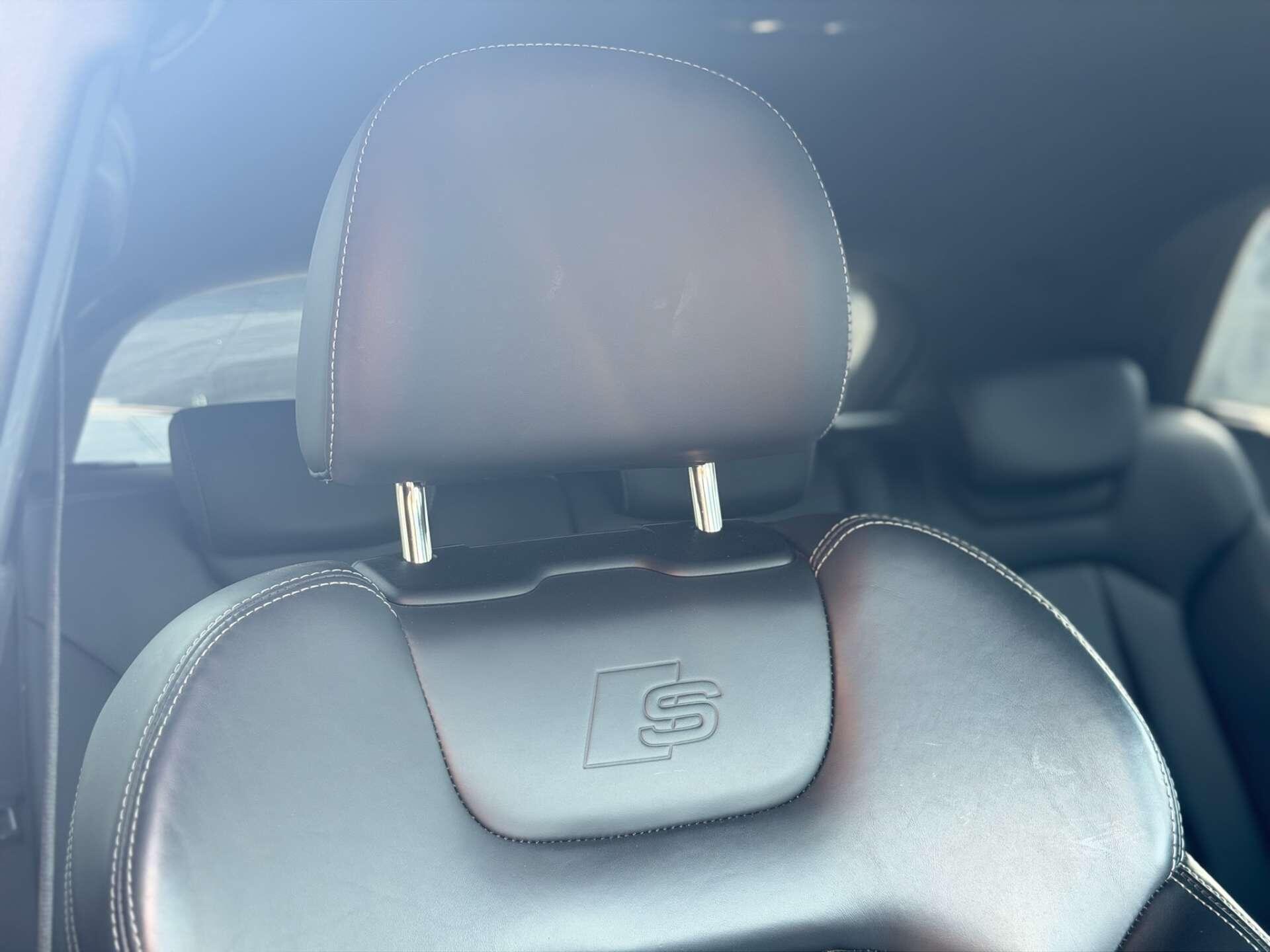 Audi Q8 view 25
