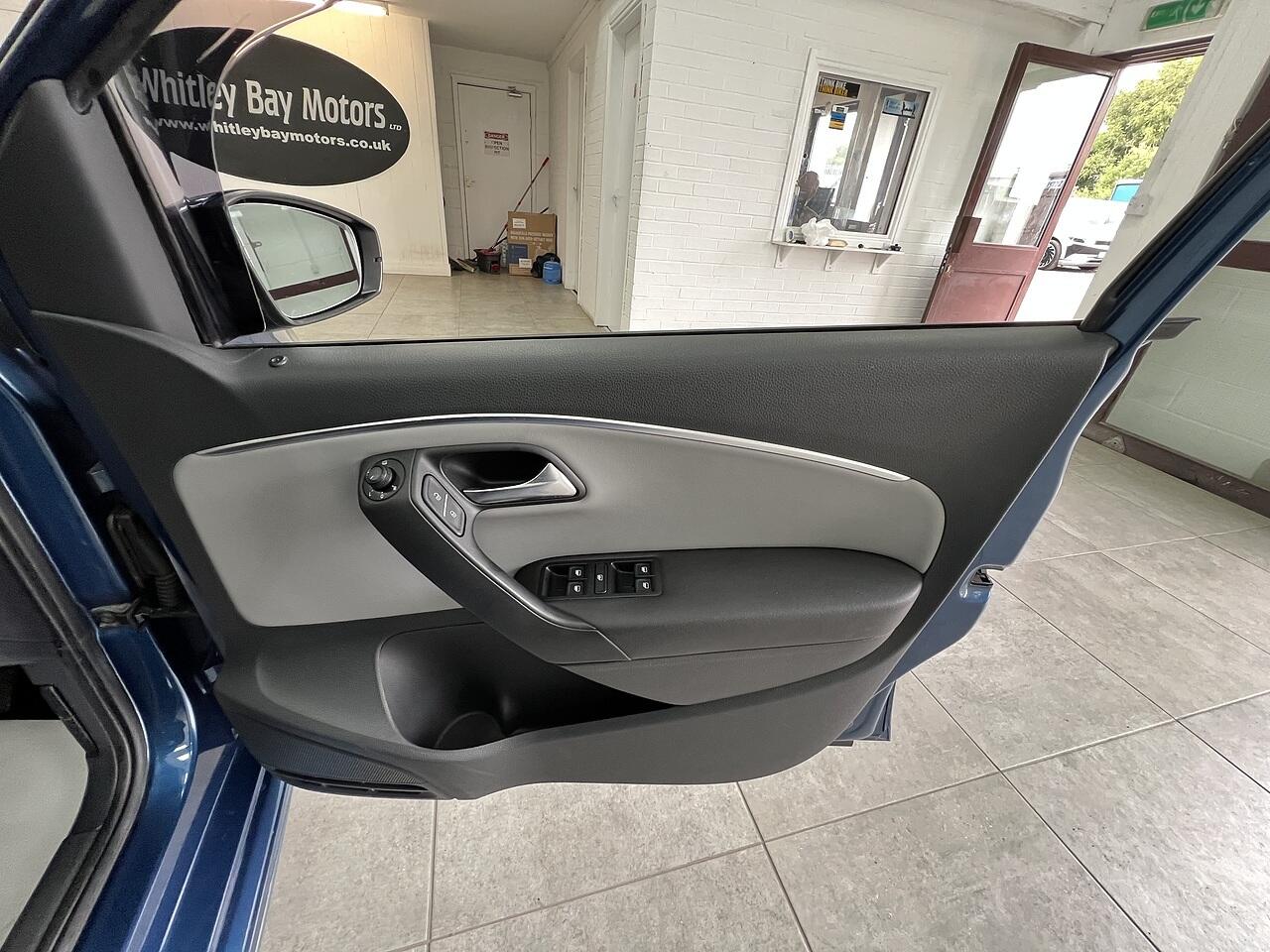 Volkswagen Polo view 12