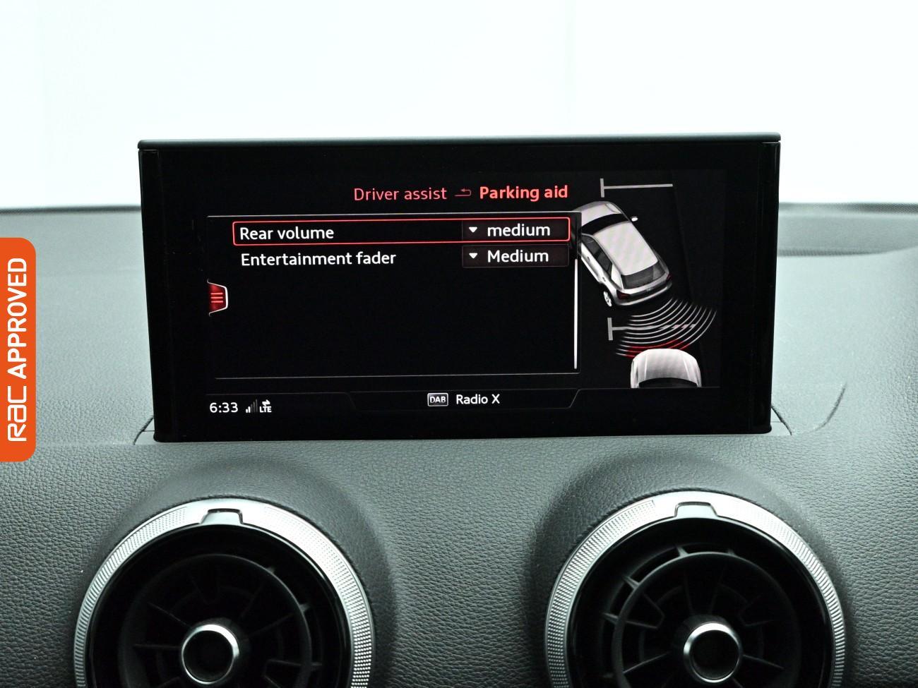 Audi Q2 view 16
