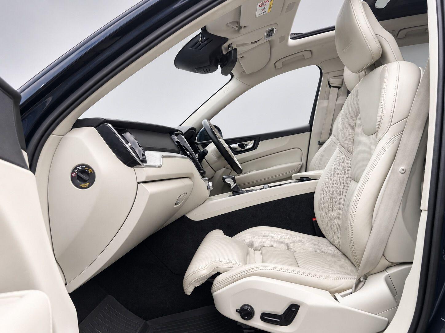Volvo XC60 view 38