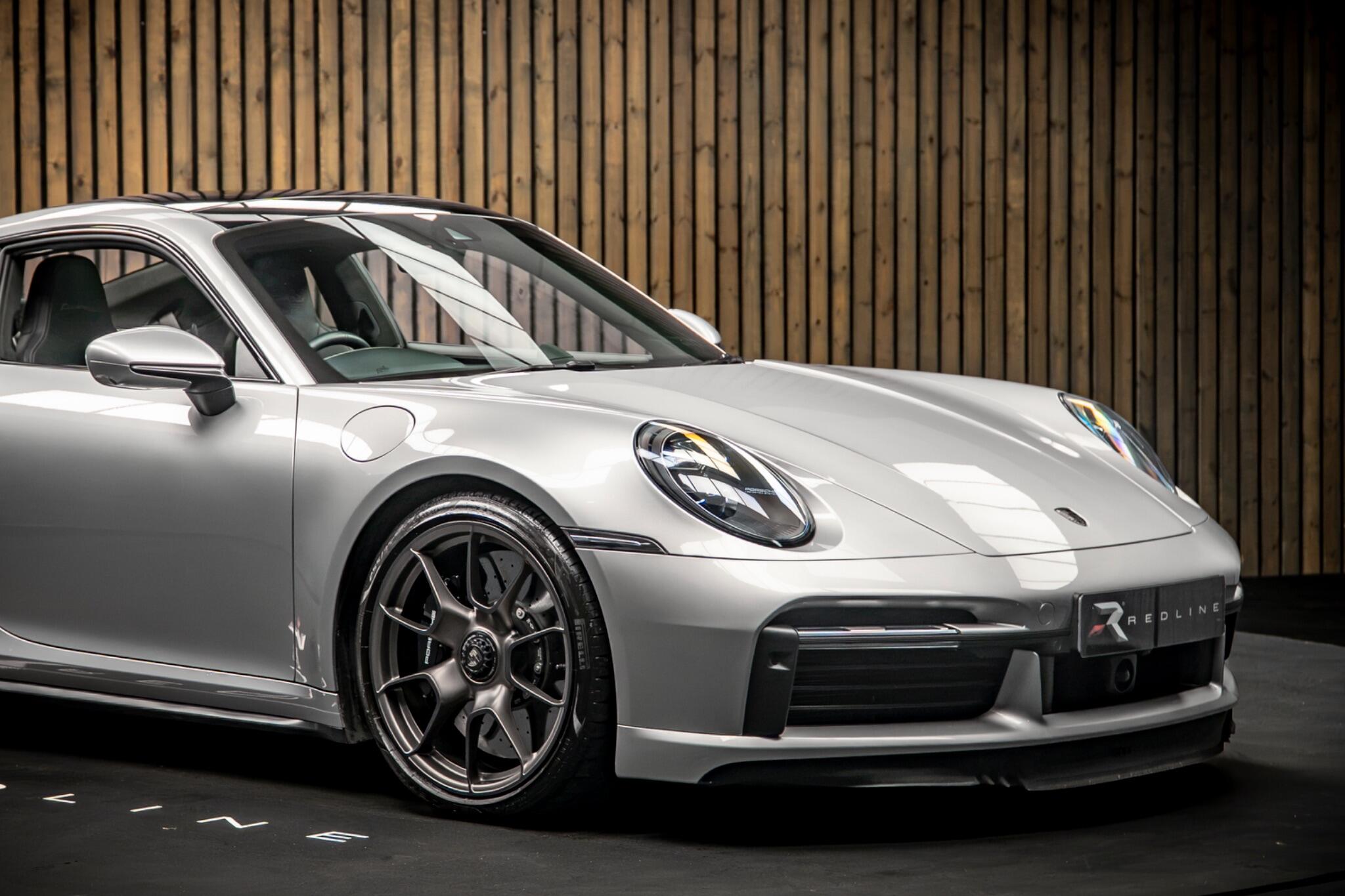 Porsche 911 view 10