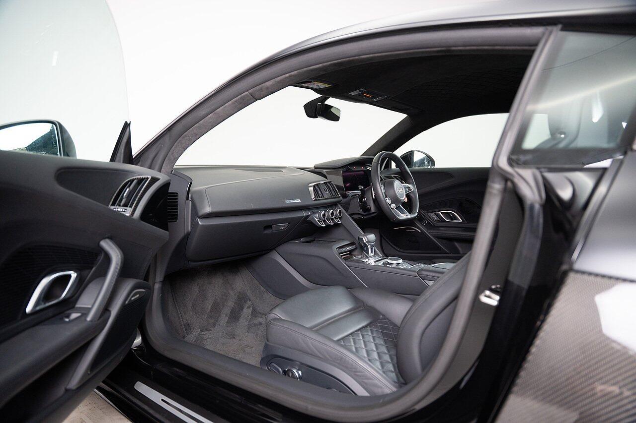 Audi R8 view 21