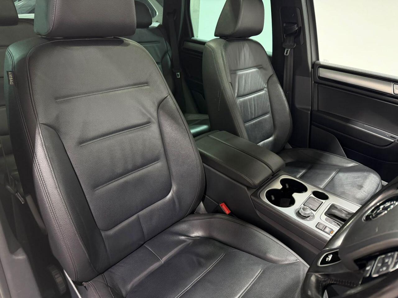 Volkswagen Touareg view 14