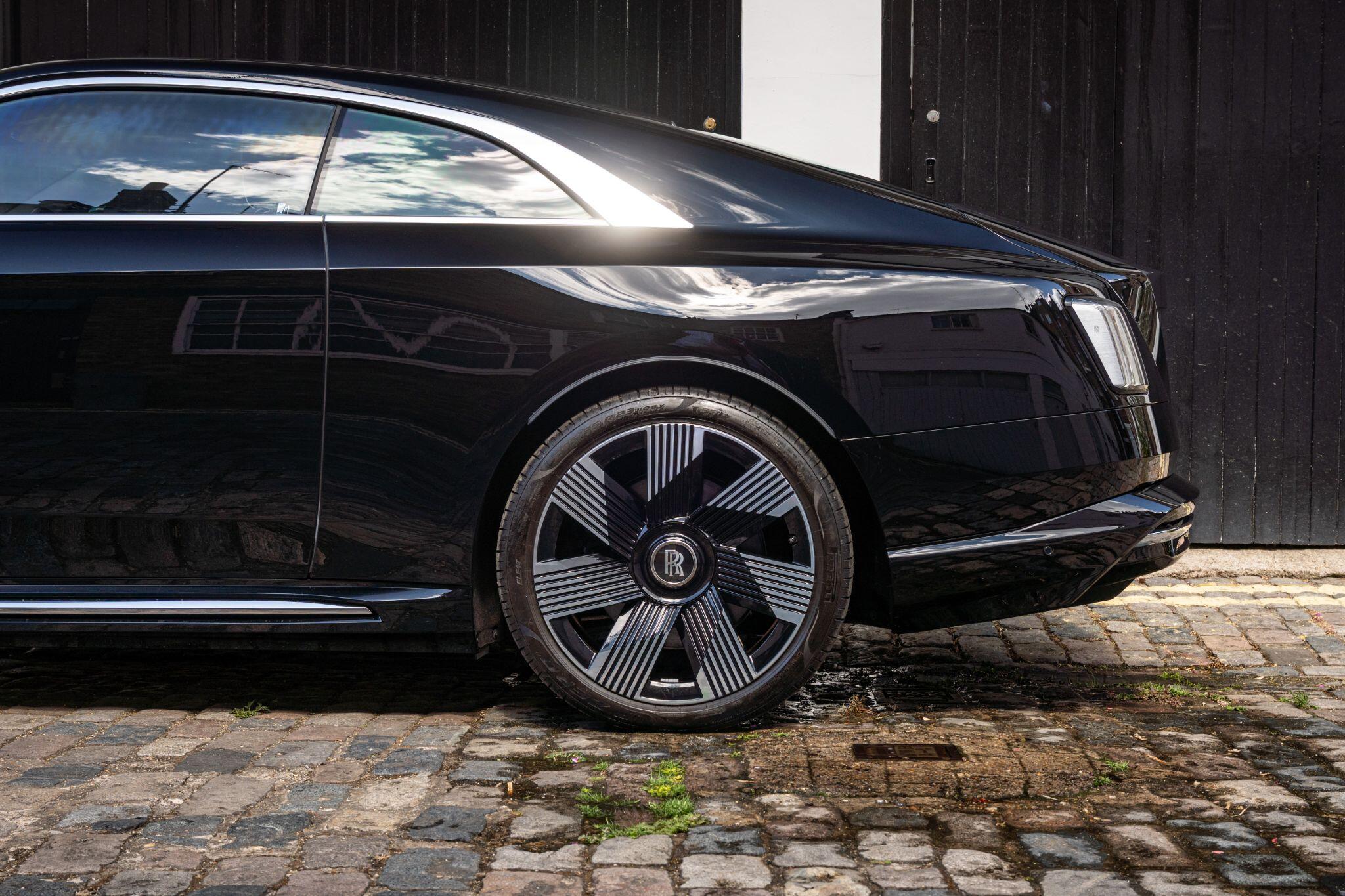 Rolls-Royce Spectre view 35