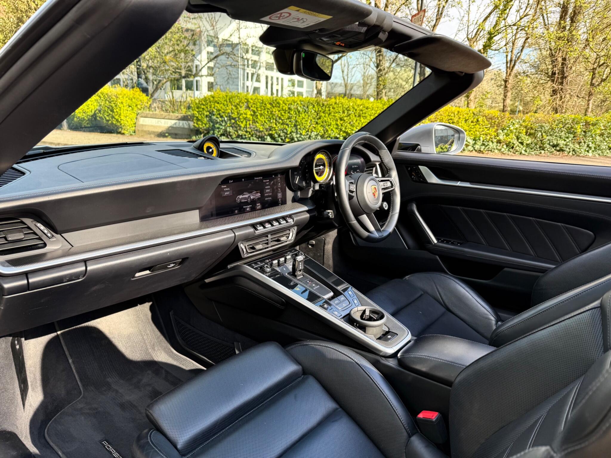 Porsche 911 view 6