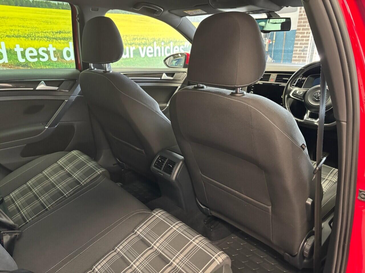 Volkswagen Golf view 17