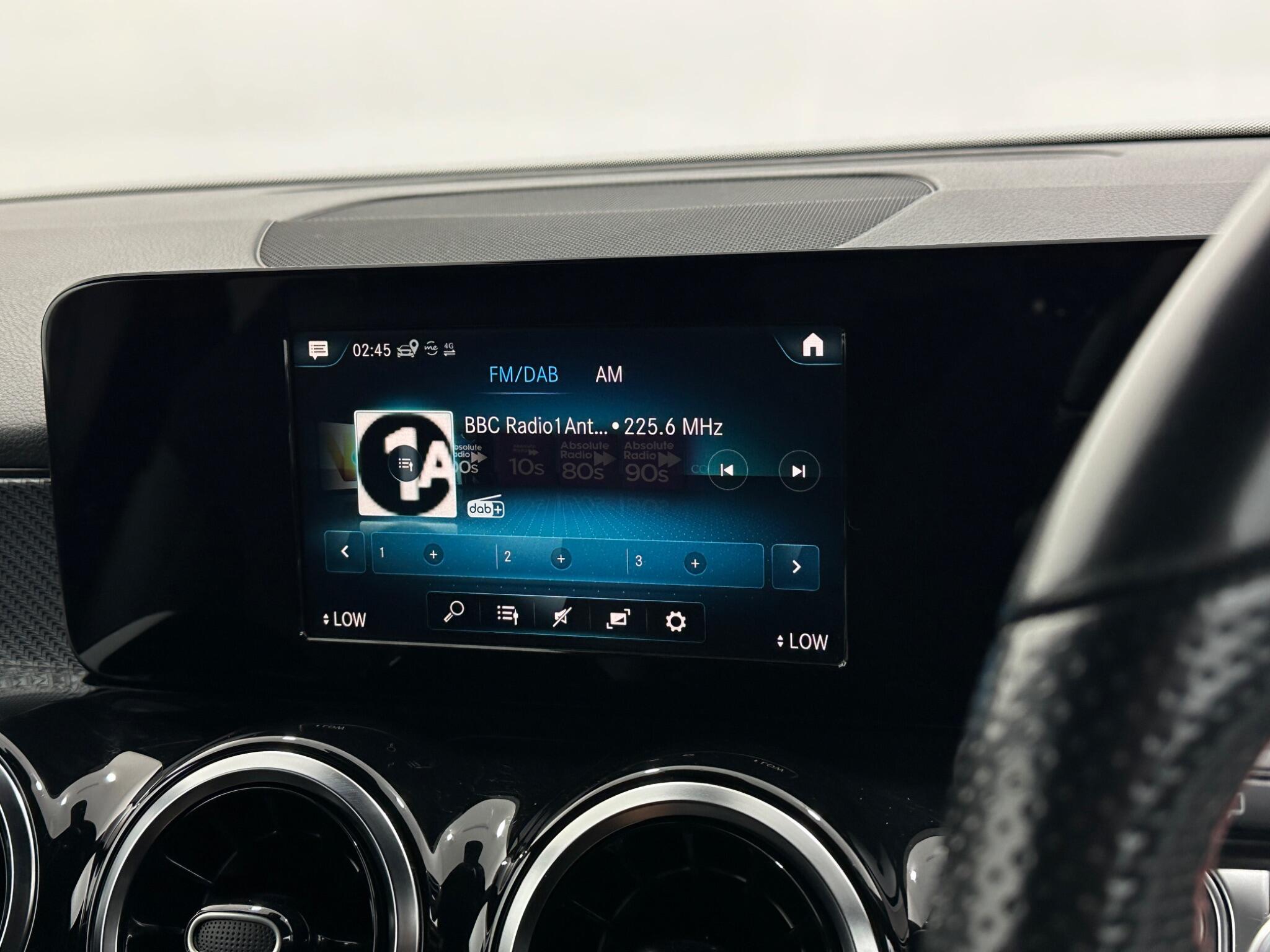Mercedes-Benz GLB view 27