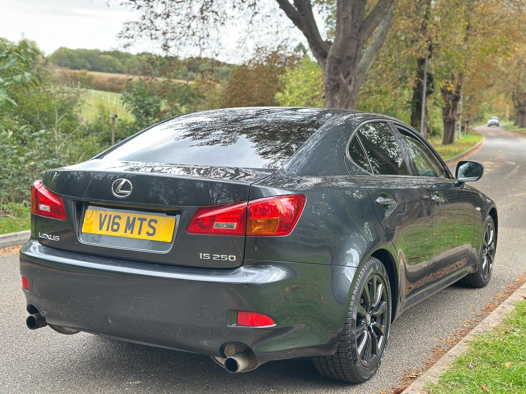 2008 Lexus IS image 9