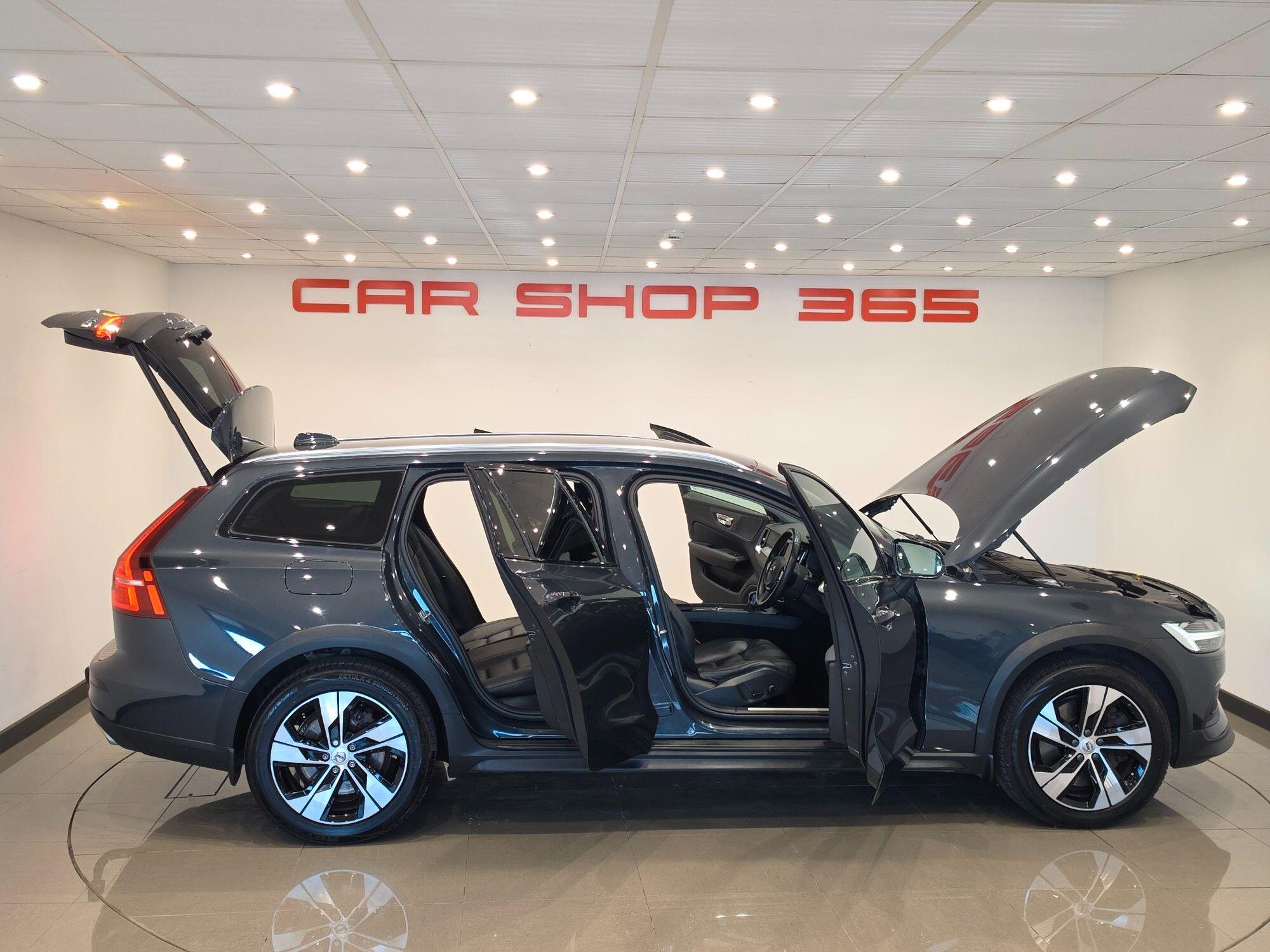 Volvo V60 Cross Country view 39