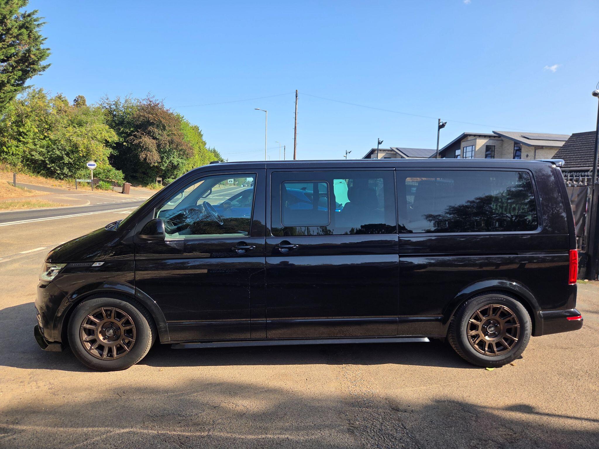 Volkswagen Transporter view 4