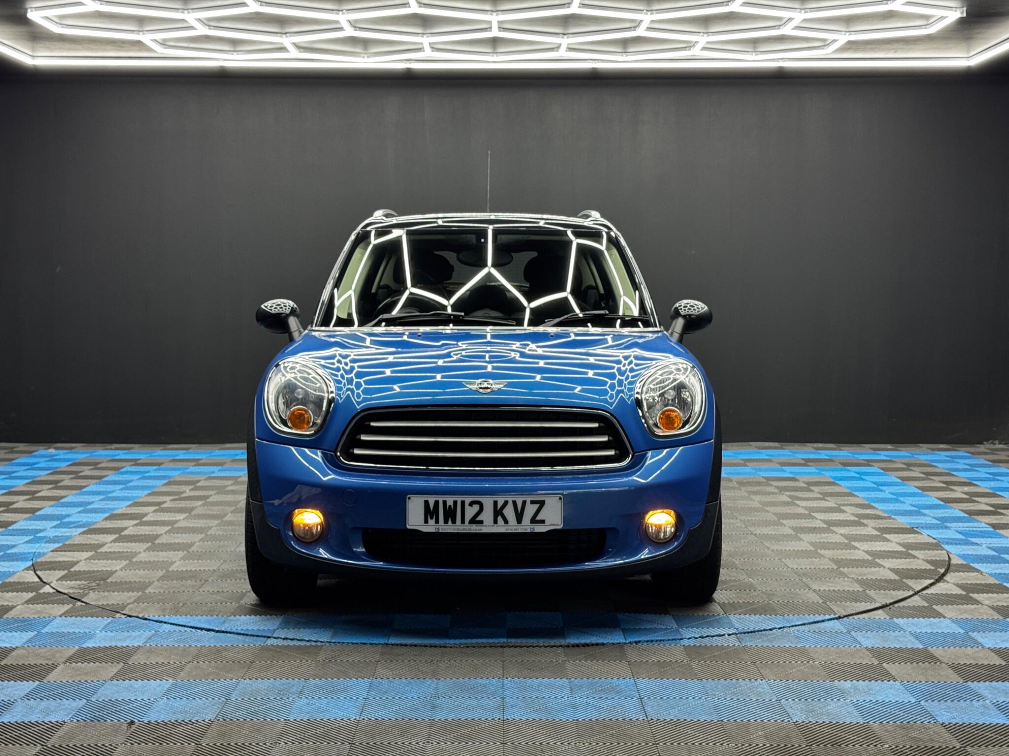 Mini Countryman view 2