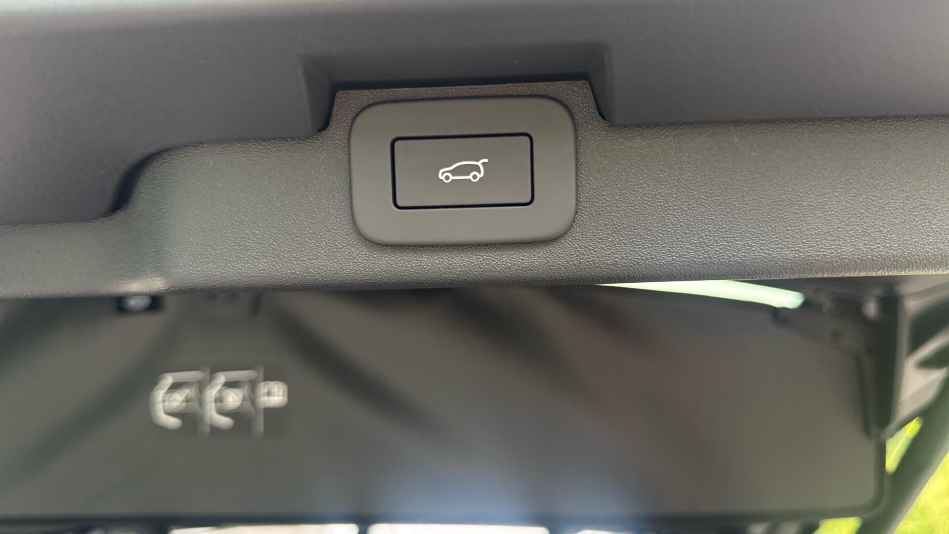 Land Rover Discovery view 39