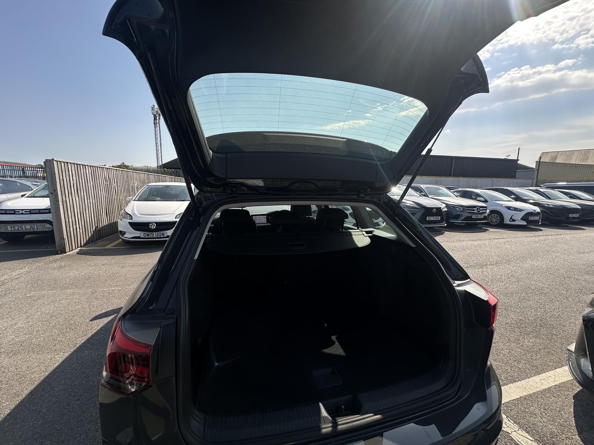Volkswagen Golf view 28
