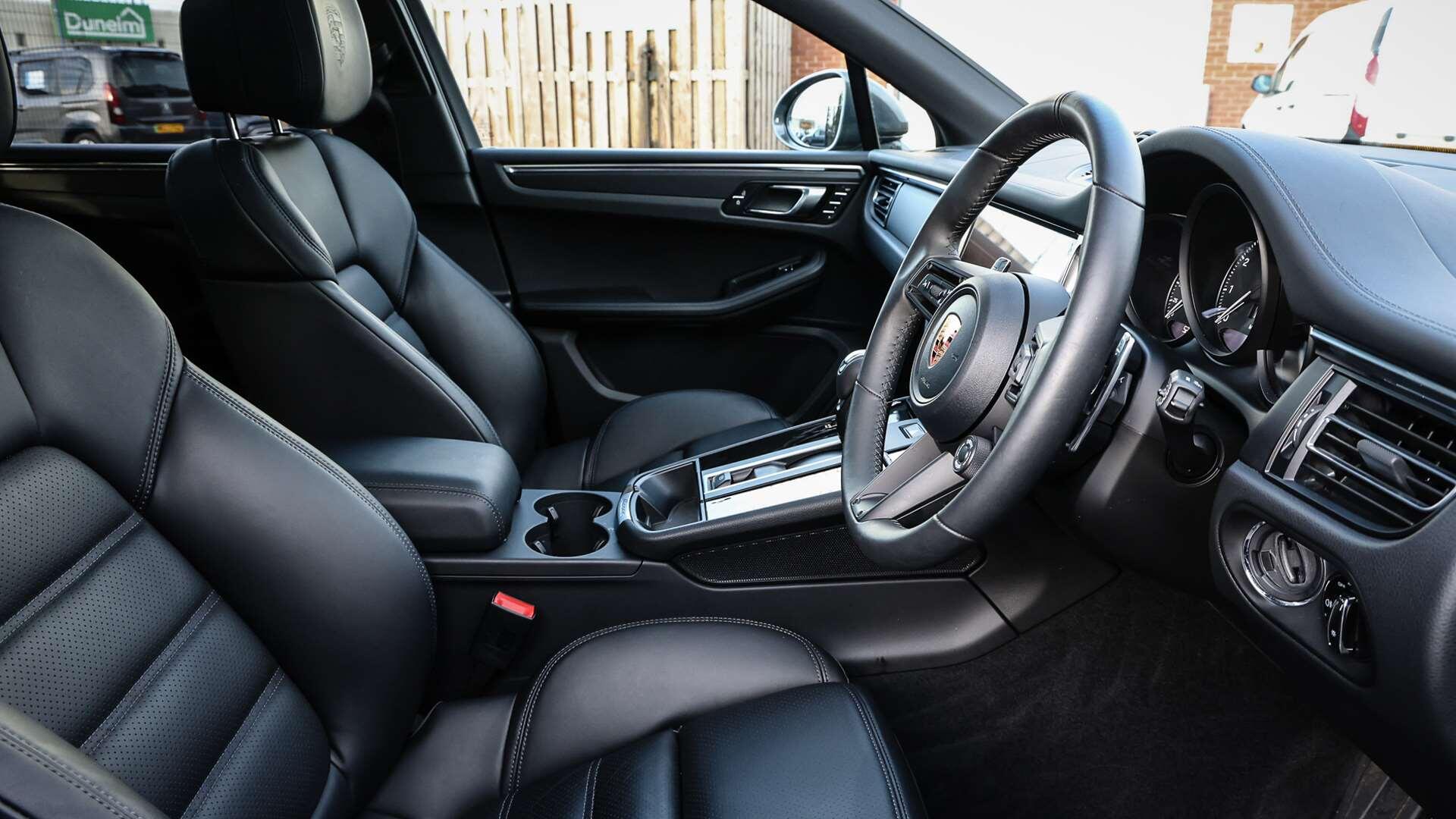 Porsche Macan view 12